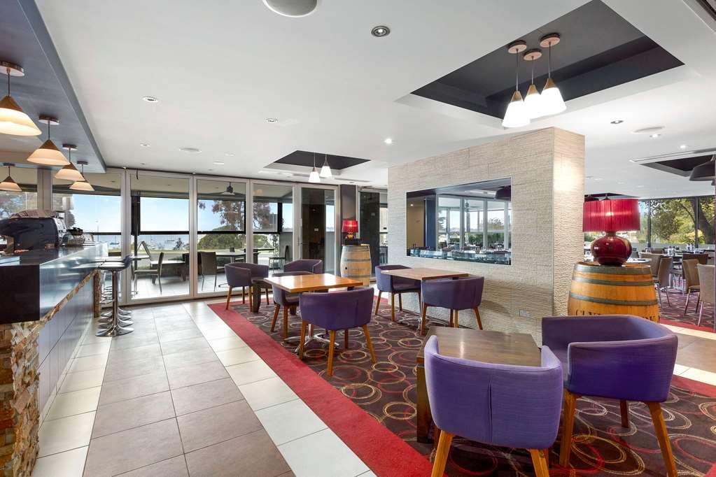 Quality Hotel Bayside Geelong Restaurant photo